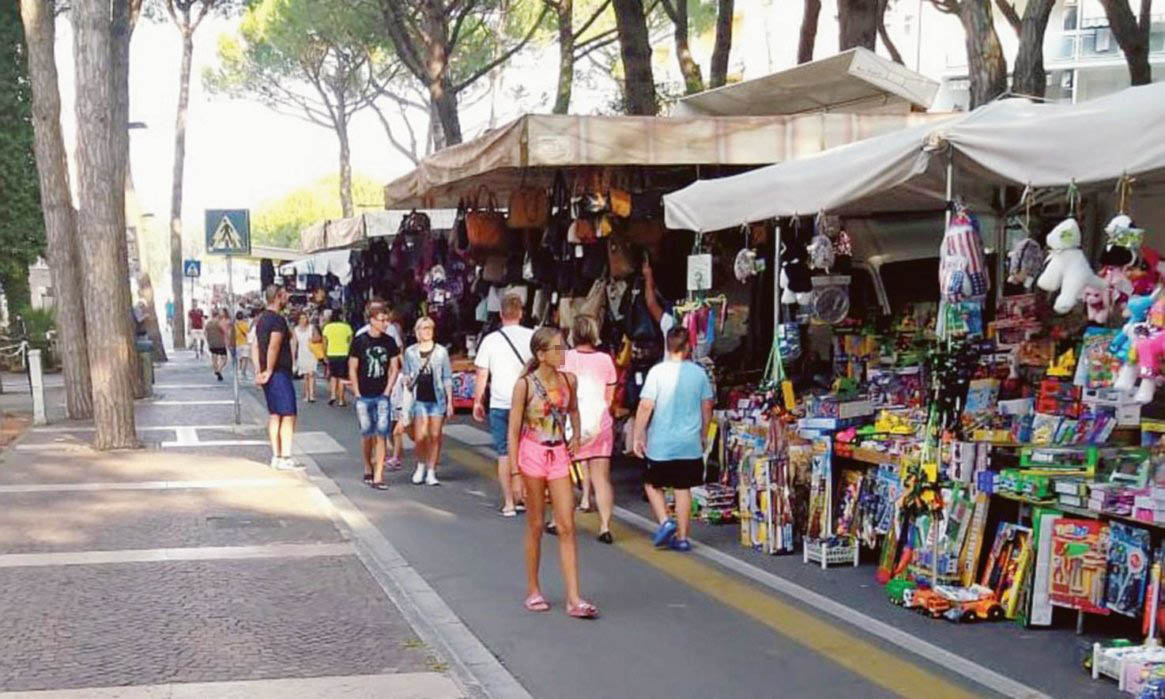 MARINA ROMEA – piazza Italia – martedì pomeriggio (estate)