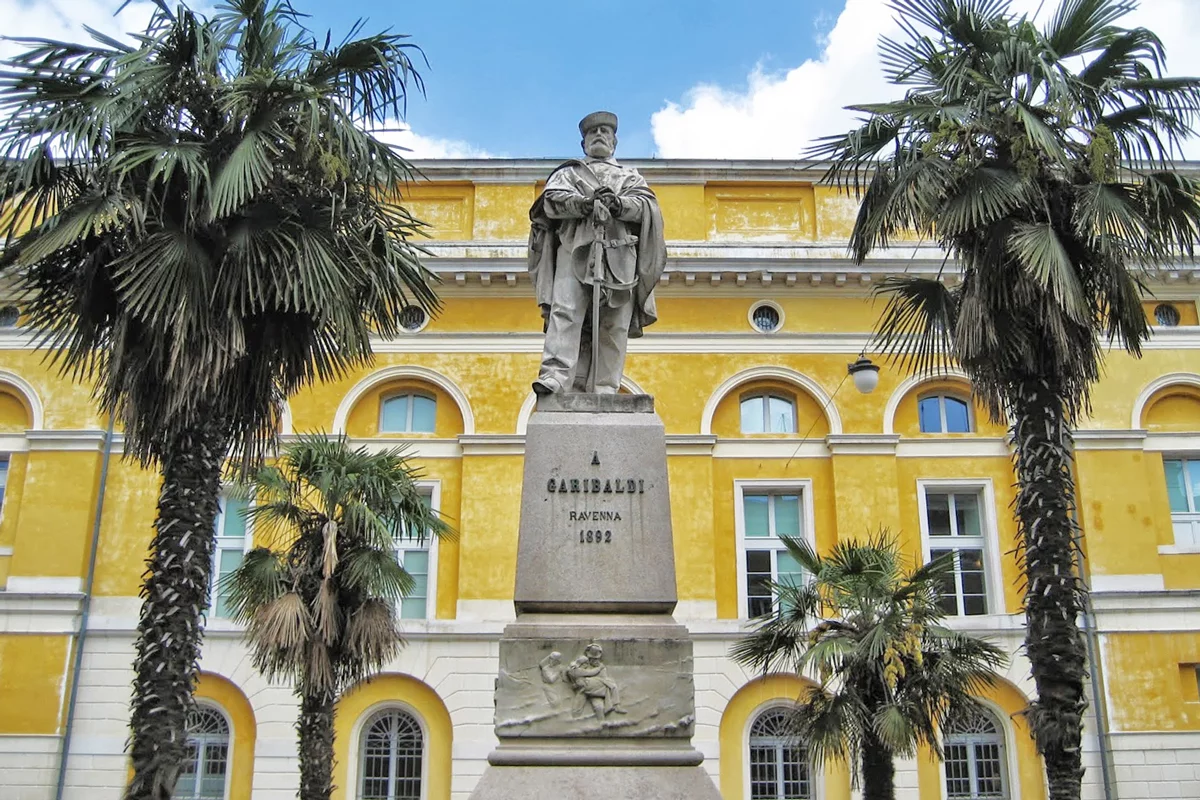 Piazza Giuseppe Garibaldi